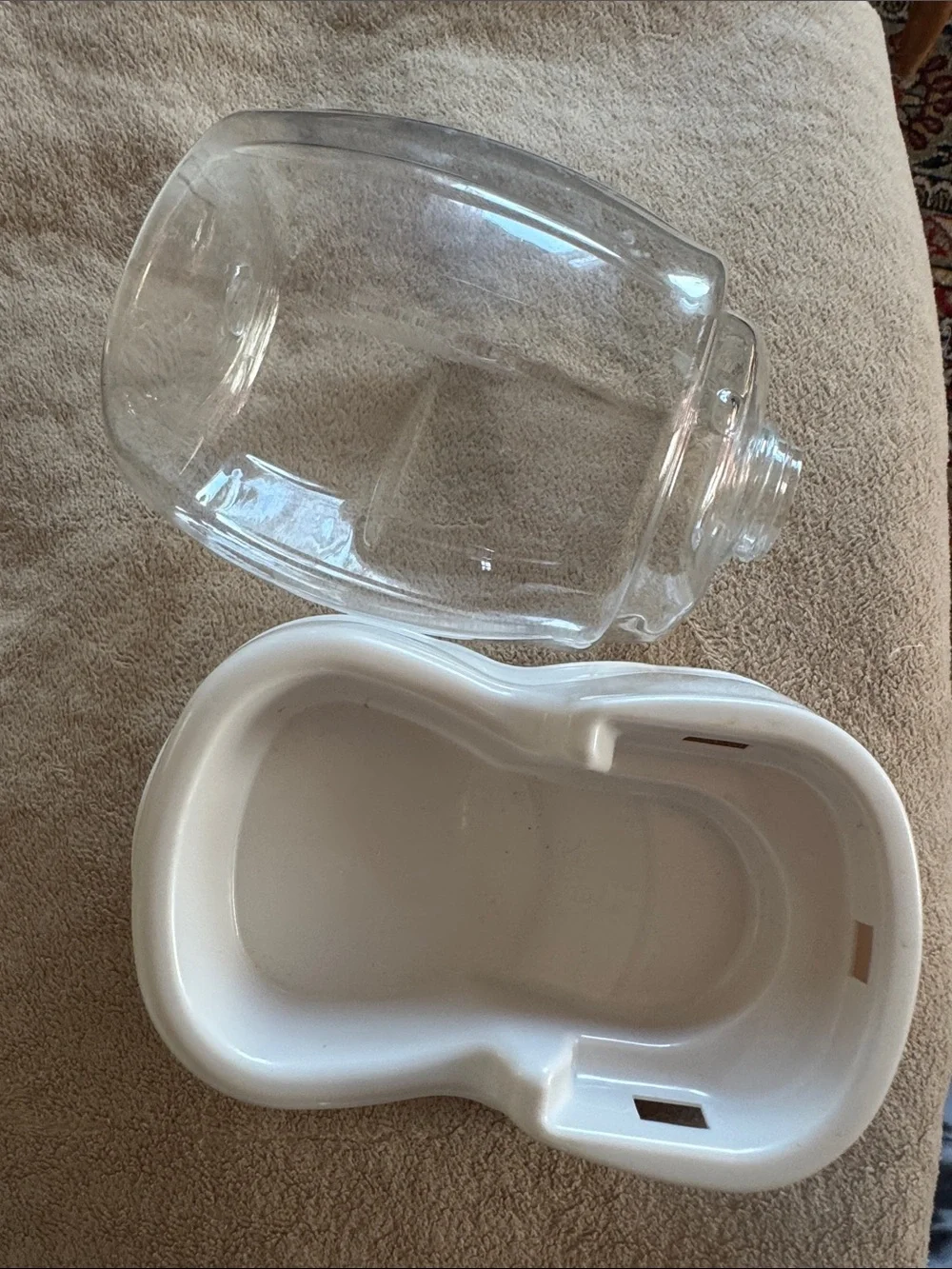 Petmate White Automatic Water Dispenser with Clear Reservoir